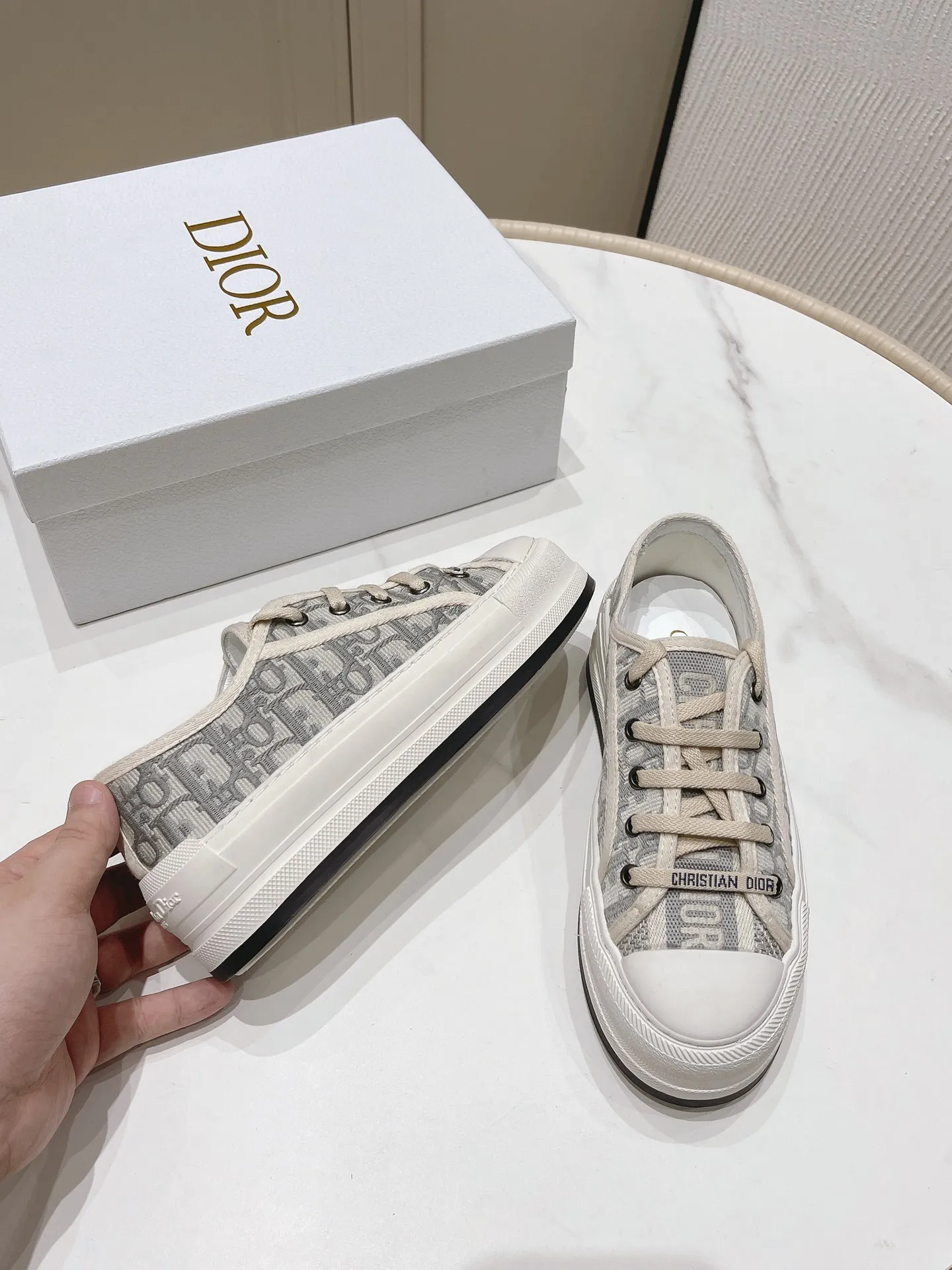 👟👟Ex-factory price 520 👟👟 Women's Shoes Women's Clothing Dior Walk'n Series Presbyopia Embroidery Thick-soled Canvas Shoes Casual Sports Shoes Original Purchase Development Production This Walk'n'Dior thick-soled sneaker is a fashionable item that enhances the style of the series. Oblique printed cotton embroidered upper with comfortable platform sole, tongue and Christian Dior 👟👟 ex-factory aris signature laces. Can add fashionable temperament to all kinds of casual looks ▪️Fabric: Original customized imported Oblique printed embroidery ▪️Inner lining: Imported soft sheepskin lining ▪️Outsole: Original exclusive molded T👟👟Factory price U material ▪️Sole thickness: 4.5CM ▪️Size: Women's 35-40